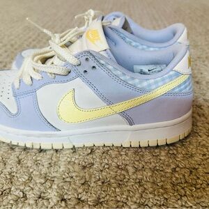 Nike Kids Low-Top Sneakers in Light Blue & Pale Yellow